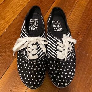 cute to the core black + white star canvas sneakers (s: 8)
